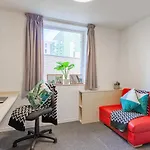 For Students Only - Comfy And Spacious Ensuites At The Green Village In Bradford