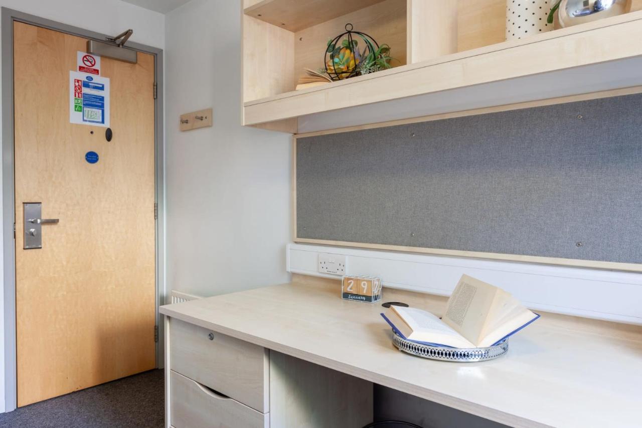 For Students Only - Comfy And Spacious Ensuites At The Village In Bradford Apartment *